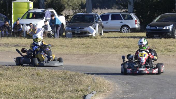 El Nº 3 bien grande para indicar que viene Sebastián Chapar a toda velocidad a ganar por primera vez.