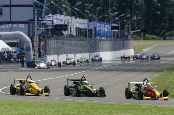 La Fórmula Matropolitana comenzó el año con un parque importante de autos (www.formula3metropolitana.com.ar)