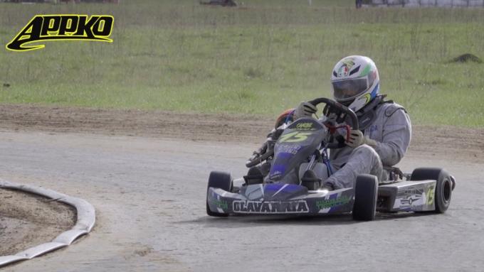 El N° 15 identifica al karting de Maycol Pinelli durante los ensayos en Olavarría.