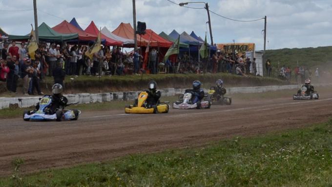 Irureta, Andolfatti y Walker, una postal de la final. 