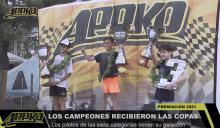 Video | Los campeones recibieron las copas