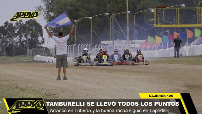 Bandera argentina para iniciar la carrera de Cajeros 125 en Laprida. / Foto Imagen de video