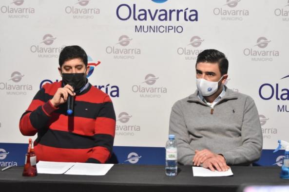 Ezequiel Galli y Diego Robbiani brindaron una conferencia de prensa y anunciaron que Olavarría pasa a Fase 5 (foto Andrés Arouxet)