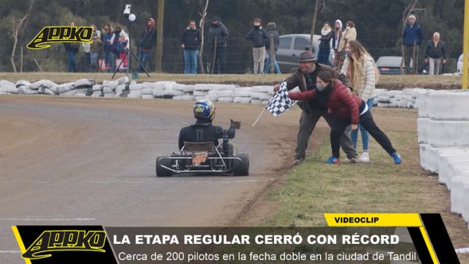 La bandera a cuadros para Francisco Ochoa, ganador por primera vez en Directo RF. 